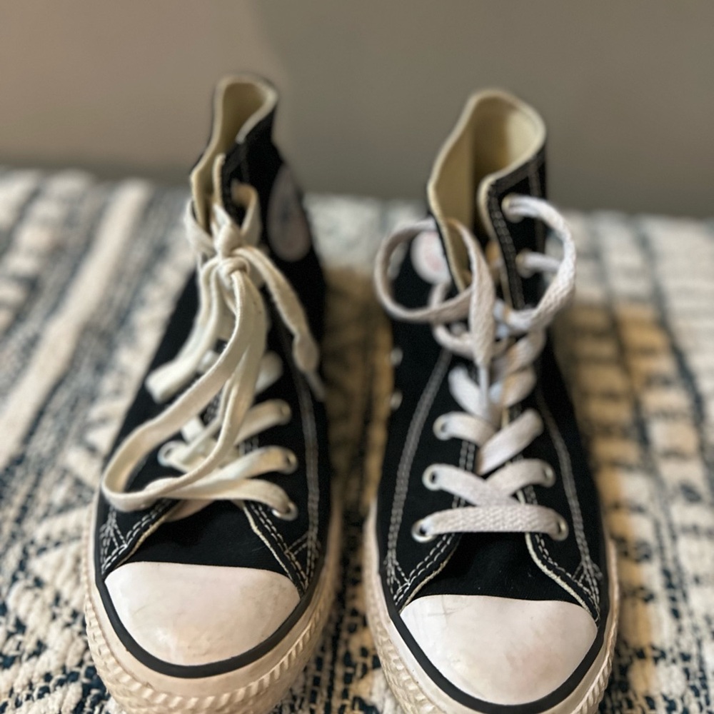 Converse Shoes - Black and White- Youth 3 - Picture 2 of 5
